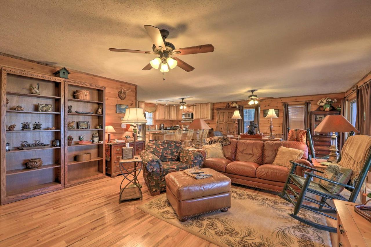 Lakefront Sparta Cottage With Decks And Boat Dock ภายนอก รูปภาพ